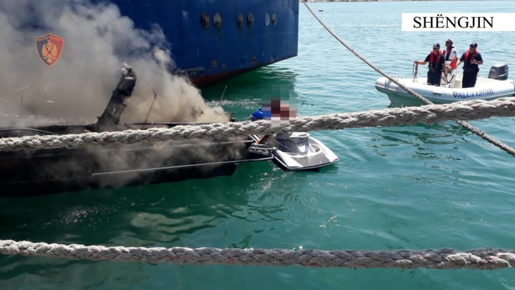 Shëngjin, skafi përfshihet nga flakët në afërsi të portit