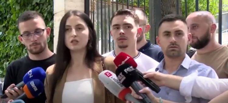 Kushtëzimi i diplomave, studentët takojnë Begajn: Tetori do jetë kaos