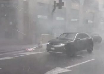 Stuhi dhe përmbytje, pema zë poshtë një 58-vjeçare në Itali