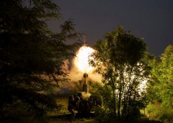 Zjarr në një bazë ushtarake në Krime, evakuohen mijëra banorë