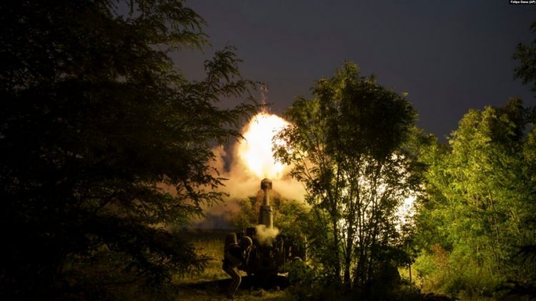 Zjarr në një bazë ushtarake në Krime, evakuohen mijëra banorë