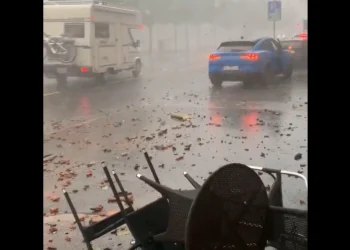 Një i vdekur dhe shumë të dëmtuar nga tornado në Zvicër (VIDEO)