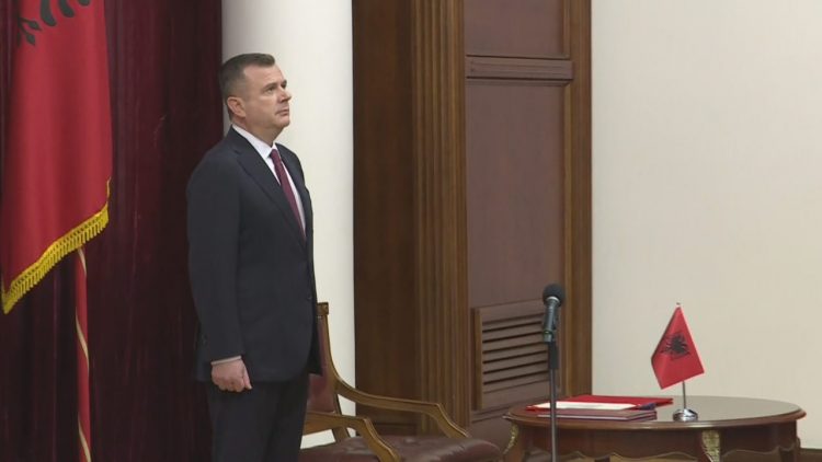 Taulant Balla betohet në Presidencë si ministër i Brendshëm