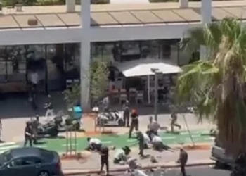 Ç’po ndodh në Tel Aviv, makina futet mes njerëzve, dyshohet për akt terrorist (VIDEO)