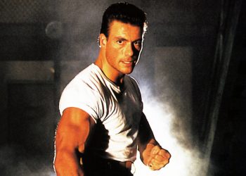 Legjenda e Hollywoodit përshëndet me shqiponjën (FOTO)