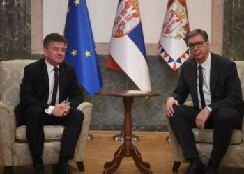 Vuçiç viktimizohet para Lajçakut: Kosova po na torturon dhe persekuton