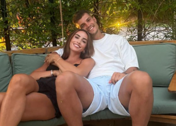 Granit Xhaka shfaqet i lumtur në krah të bashkëshortes në Turqi