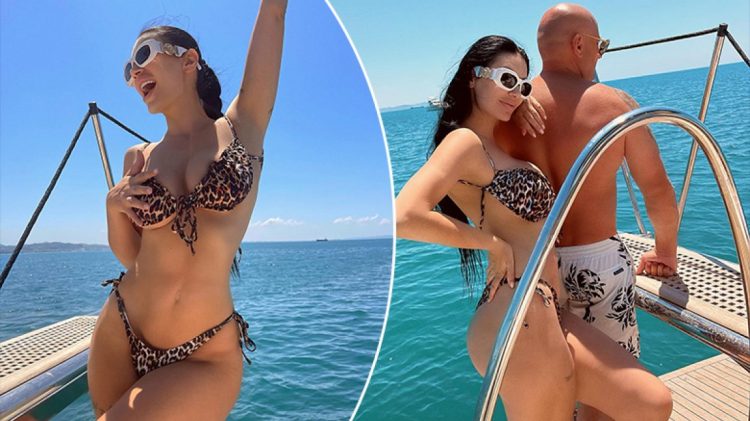 Zaimina Vasjari tregon linjat e përsosura të trupit nga pushimet me…