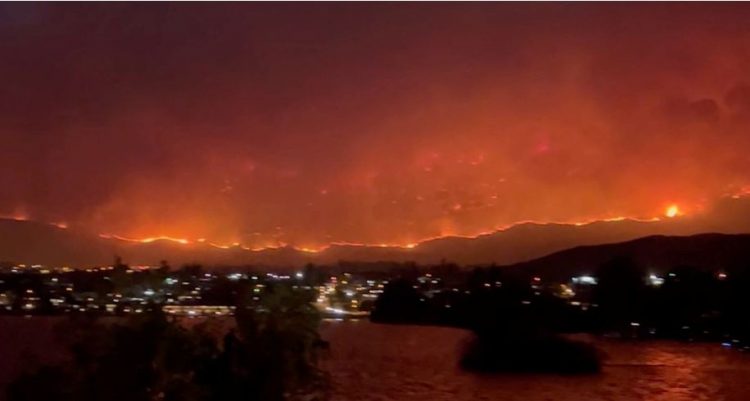 Zjarr i madh përfshin qytetin kanadez, evakuohen banorët