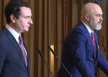 Mediat kosovare: Kurti ‘ngacmon’ Ramën në takimin me mërgimtarët