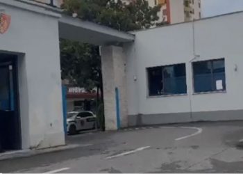 “Do të vras me sëpatë”! Parandalohet krimi në familje në Elbasan