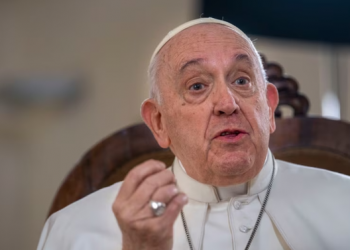 Papa takohet me viktimat e abuzimit seksual nga klerikët