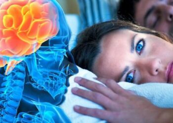 Arsyet përse gratë kanë nevojë për më shumë gjumë se burrat