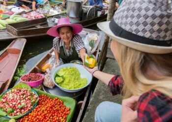 Këto ushqime dhe pije nuk duhet t’i konsumoni asnjëherë kur udhëtoni