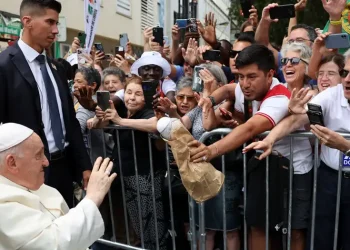 Papa pritet me entuziazëm në Ditën Botërore të Rinisë