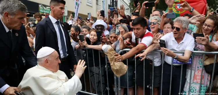 Papa pritet me entuziazëm në Ditën Botërore të Rinisë