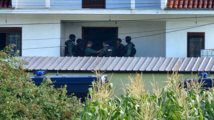 Përplasja me armë në Maliq, ja si është gjendja e nënës dhe djalit