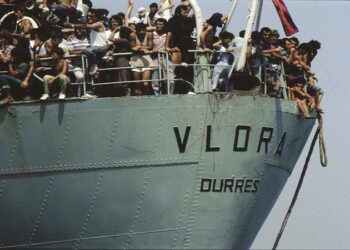 Eksodi i 8 gushtit 1991, mijëra shqiptarë u nisën drejt Italisë