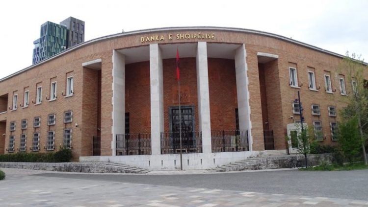 Banka e Shqipërisë rrit shumën e blerjes së valutës me 60-80 mln euro