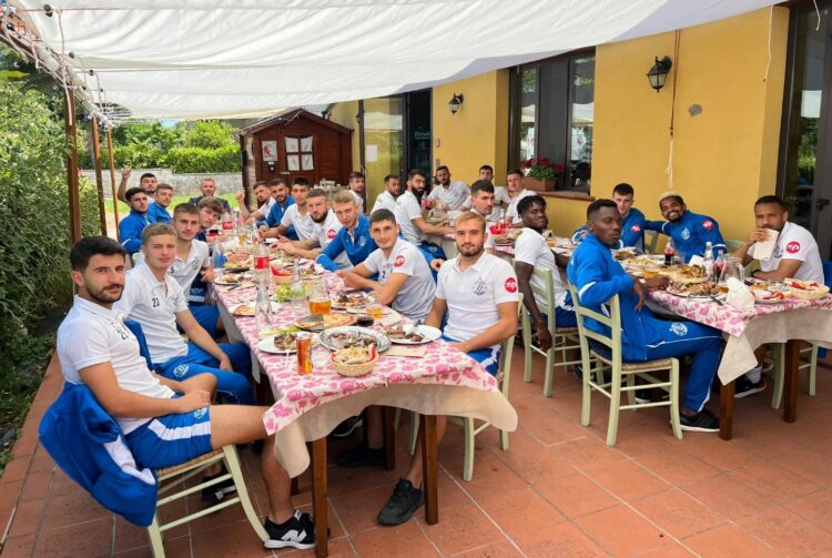 Dinamo, trajneri i ri kërkon harmoni. I ofron drekën lojtarëve