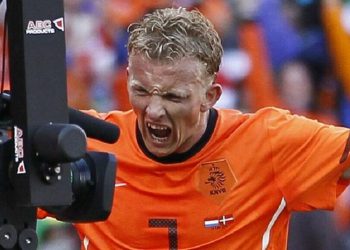 Dikur, më i shëmtuari në fushë! Tani mjekët bënë mrekulli me Kuyt