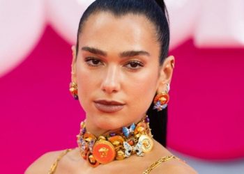 Nuk ka qetësi për Lipën, këngëtari ngre padi ndaj saj