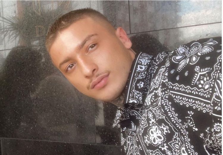 Fero i përkushtohet fesë pas daljes nga burgu?