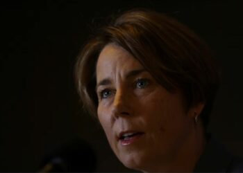 Migrantët, Masaçusets shpall gjendjen e jashtëzakonshme