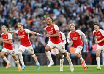 Arsenali triumfon dramatikisht në finale ndaj City-t