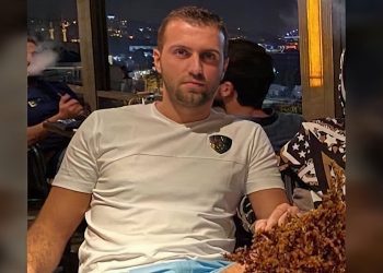 I dha të dashurit të saj dokumentin sekret, shkon në gjyq sekretarja