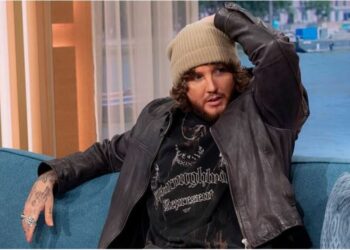 Talleshin keq me të, këngëtari bën gjestin e papritur