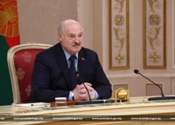 Lukashenka thotë se ka urdhëruar “kontakt” me Poloninë, pas rritjes së tensioneve