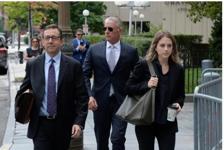 MCGonigal pranon fajësinë, shpërthen në lot para gjyqit