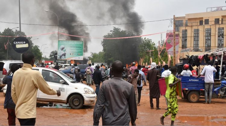 Tensionet në Niger, ECOWAS: Ndërhyrja ushtarake, mjet i fundit