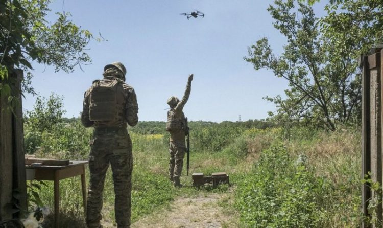 Sulmet në territorin e saj, Rusia rekruton banorët në kufi