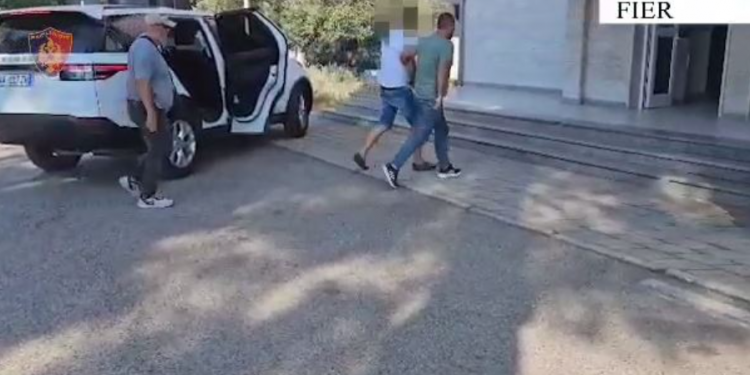 Vjedhja nën kërcënimin e armës, kapet pas 11 vitesh 46-vjeçari