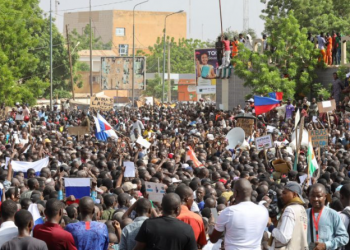 Grushti i shtetit, SHBA pezullon ndihmën humanitare në Nigeri