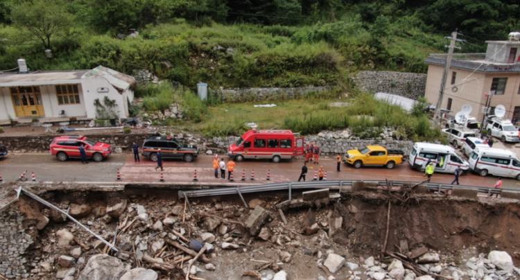 Rrëshqitjet e dheut në Kinë, rëndohet bilanci vdekjeve