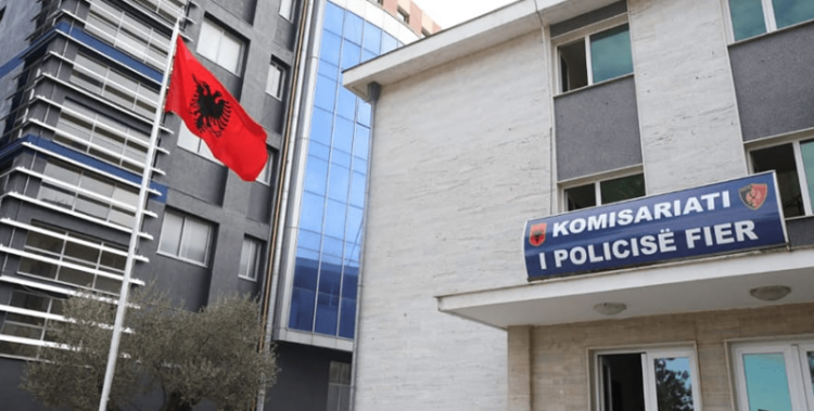 Zhduket pa gjurmë 18-vjeçarja në Fier, nëna alarmon policinë