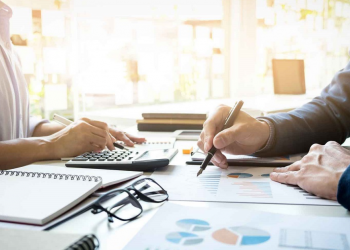 I hoqën ndihmën ekonomike, 60-vjeçari tenton të djegë kryebashkiakun