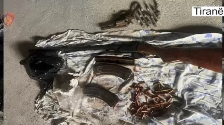 Kërcënuan të afërmin me armë, arrestohen babë e bir. Detajet