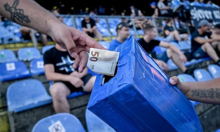 Tifozët mbledhin para për shokët e tyre në burg