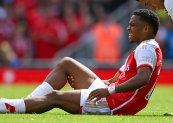 Telashe për Arsenalin, mbrojtësi mund të humbasë sezonin