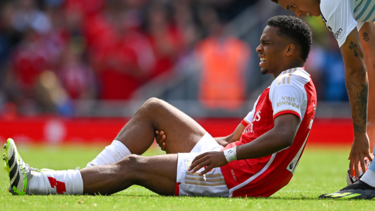 Telashe për Arsenalin, mbrojtësi mund të humbasë sezonin