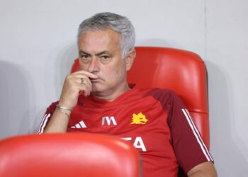 Mourinho bën gjestin në Tiranë që nuk është parë kurrë në futboll