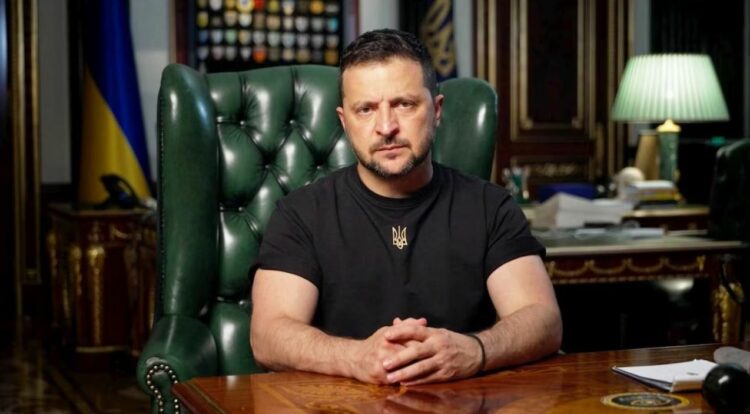 Zelensky shkarkon shefat e të gjitha qendrave të rekrutimit për luftë