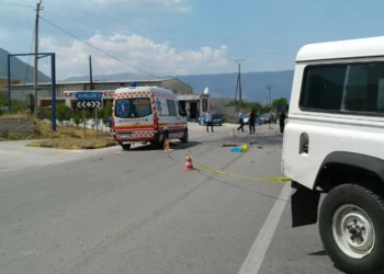 Aksident në Gjirokastër, 4 të lënduar dërgohen me urgjencë në spital
