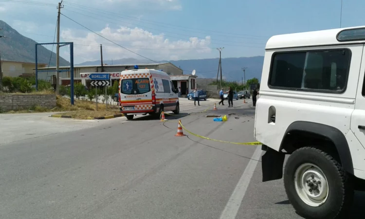 Aksident në Gjirokastër, 4 të lënduar dërgohen me urgjencë në spital