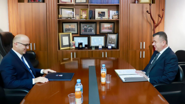 Zjarret/ Pas sulmeve të Ramës për drejtësinë, Balla takon Metanin