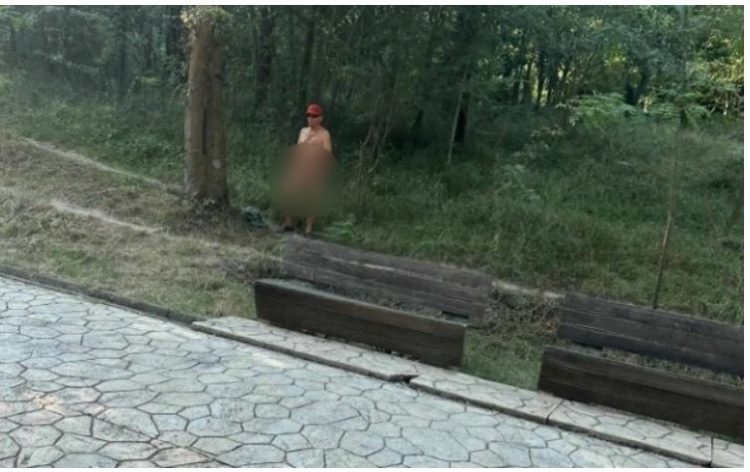 FOTO-SKANDAL/ Manjaku te liqeni zhvishet sa sheh femra